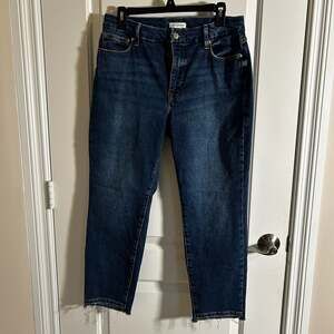 Good American Good Boy Indigo394 Raw Hem Crop Jeans Style GGPSBP53T